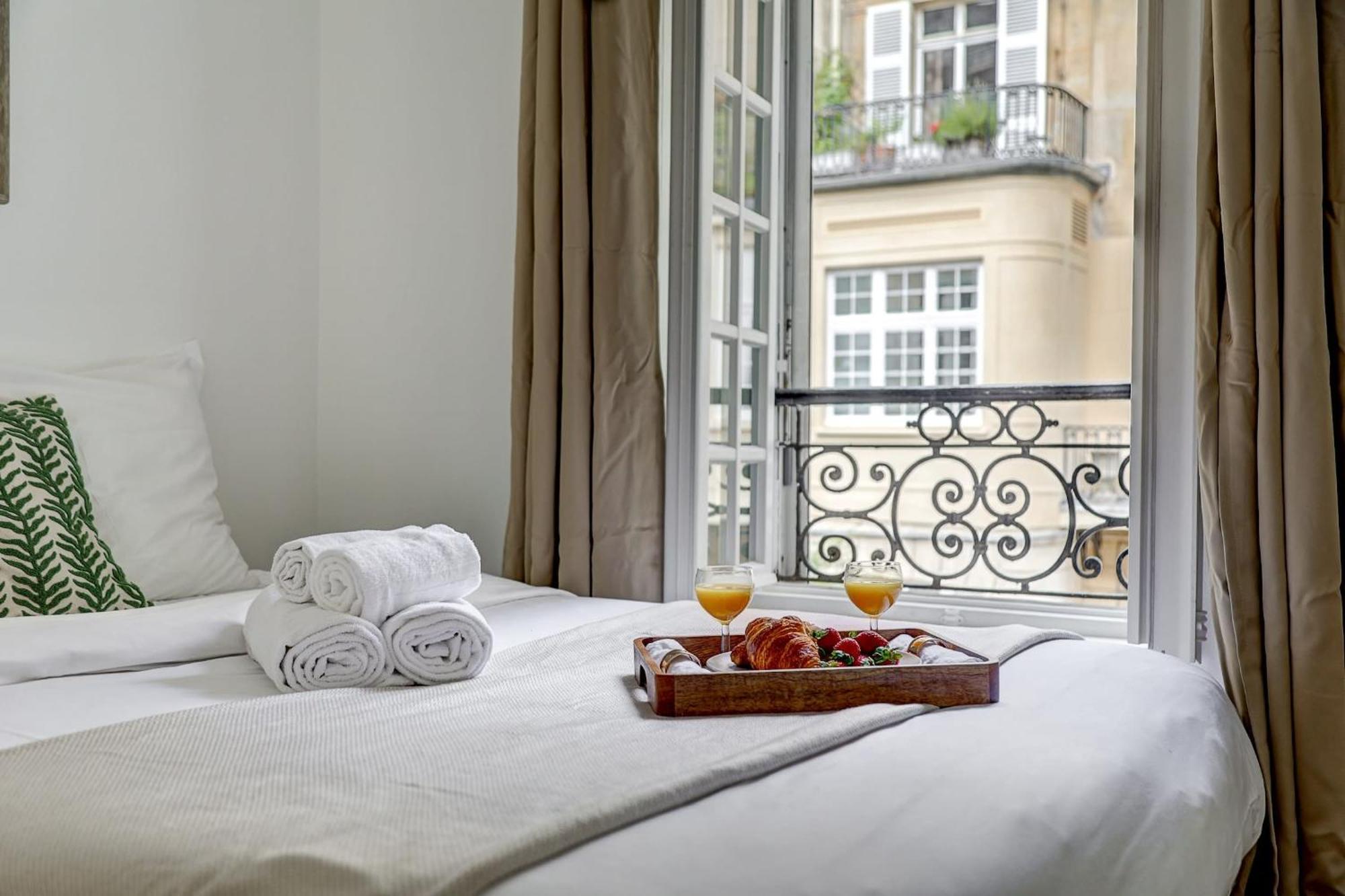 Champs-Elysees - 2Br With Balcony - Cityapartmentstay Parijs Buitenkant foto