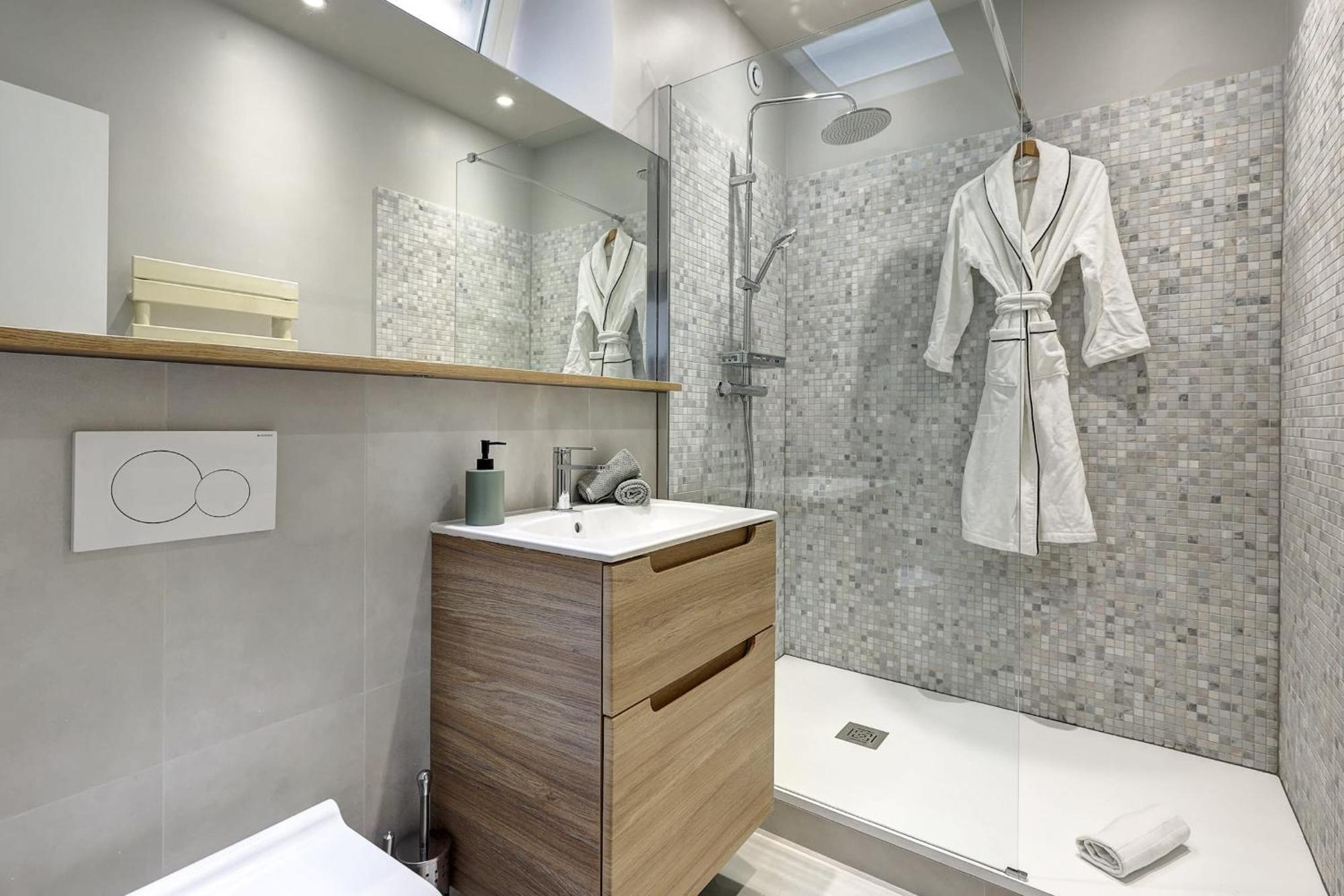 Champs-Elysees - 2Br With Balcony - Cityapartmentstay Parijs Buitenkant foto