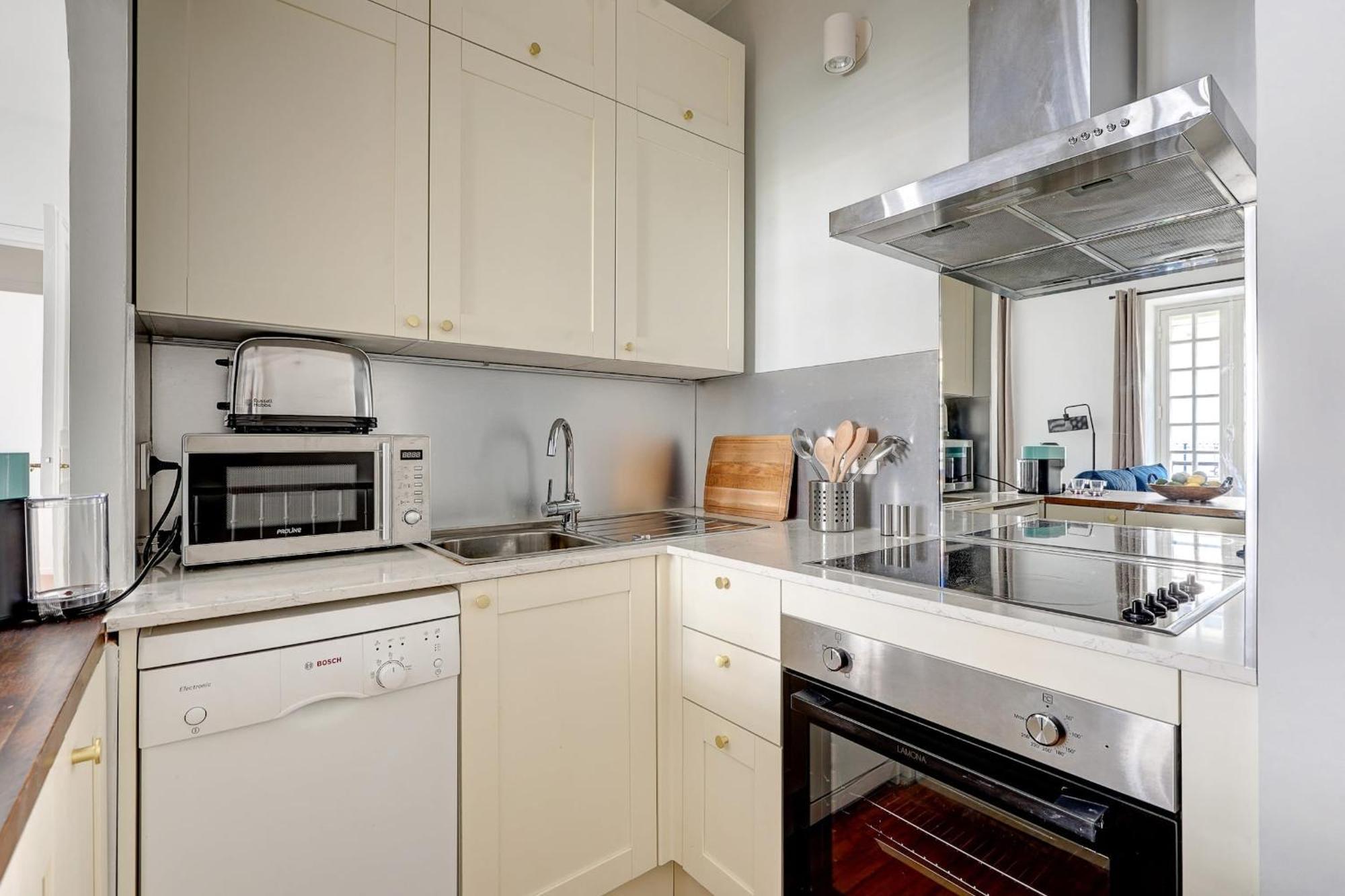 Champs-Elysees - 2Br With Balcony - Cityapartmentstay Parijs Buitenkant foto